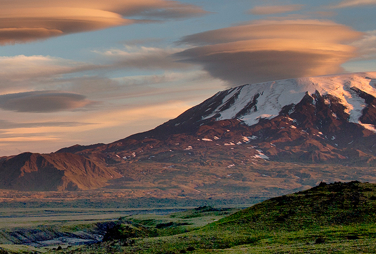 Tour to Lake Azhabachye on the Kamchatka Peninsula