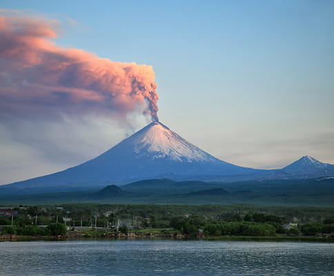 Tour to the Kliuchevskoi volcano in Kamchatka