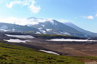 Climbing the Mutnovsky volcano