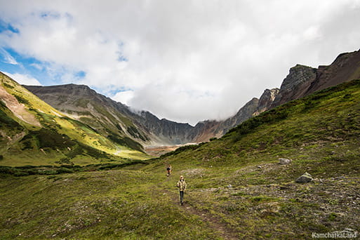 walk to the circus of the mountain range