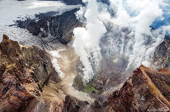 flight to Mutnovsky in Kamchatka