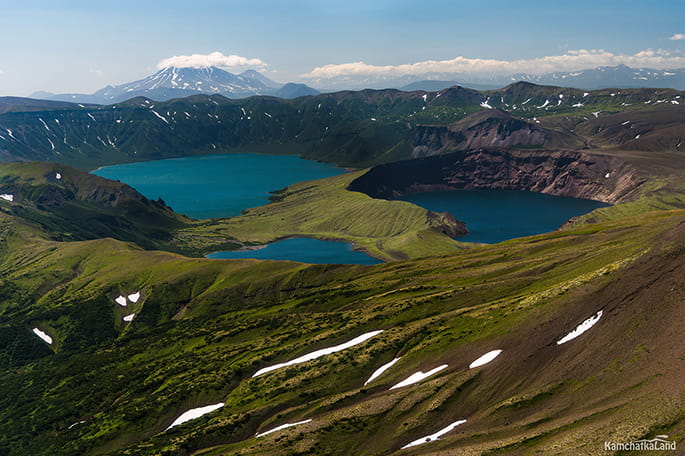 helicopter trip to volcanoes in Kamchatka